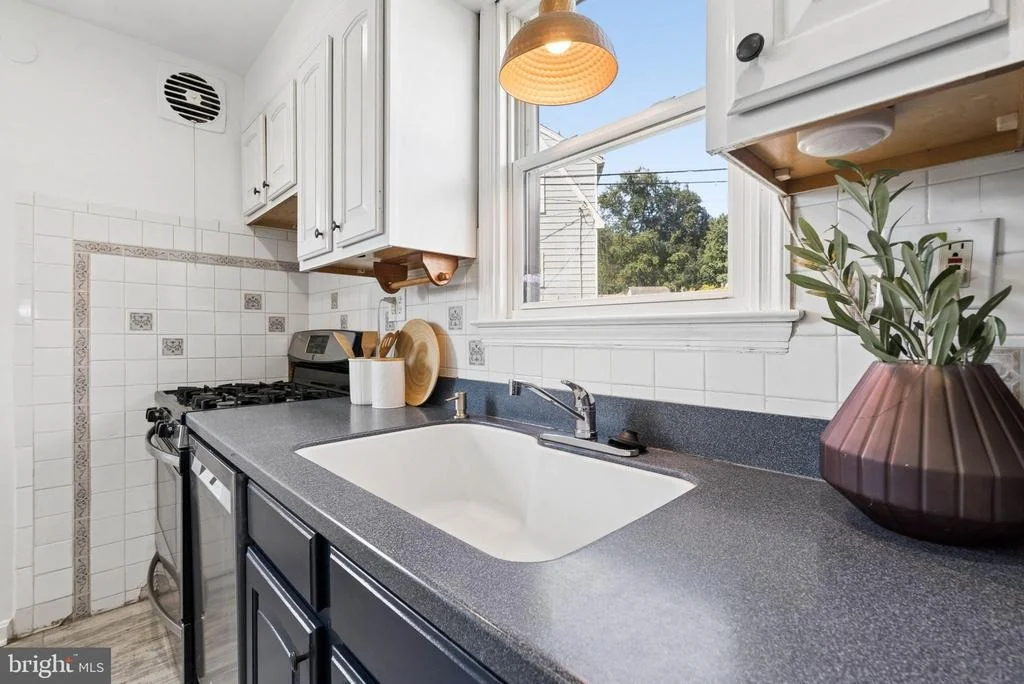 Photo of 5572 OAKLAND ROAD