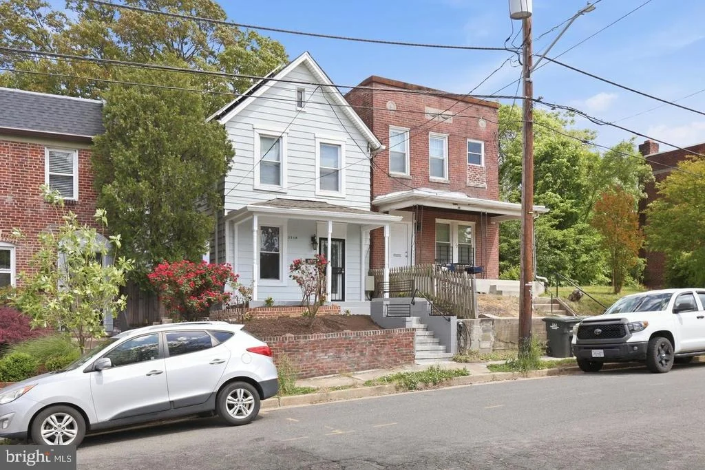 Photo of 2210 BRYAN PLACE SE