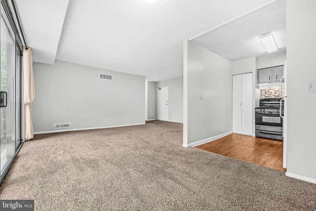 Photo of Unit 607 at 4410 OGLETHORPE STREET