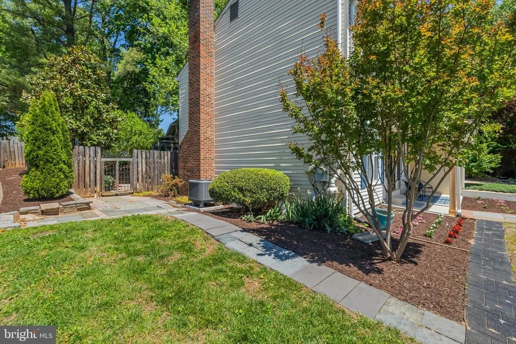 Photo of 9556 PINE BOUGH PLACE
