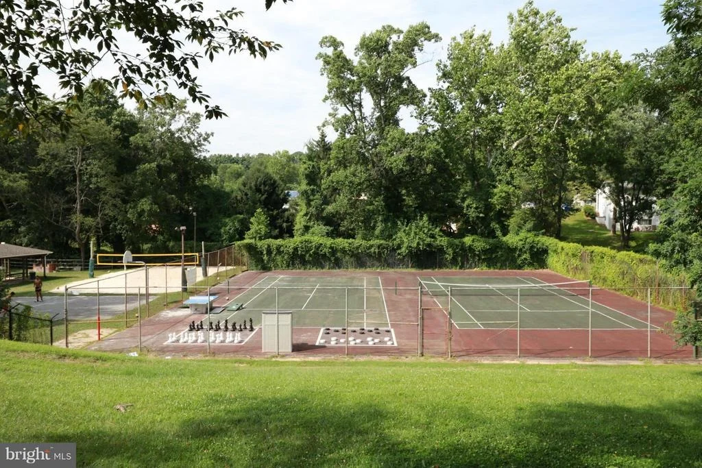 Photo of 525 WHITINGHAM DRIVE