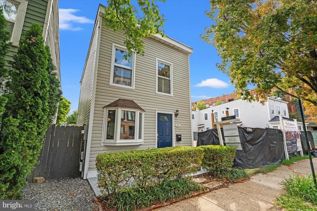 Photo of 1016 PENDLETON STREET