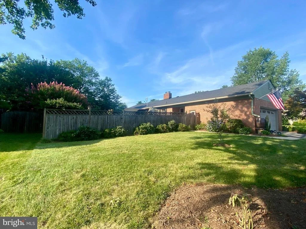 Photo of 201 CRESTVIEW COURT