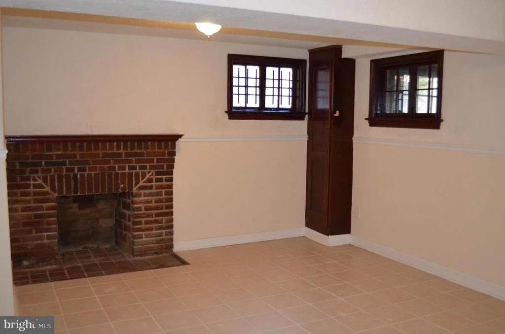 Photo of 5712 3RD PLACE NW