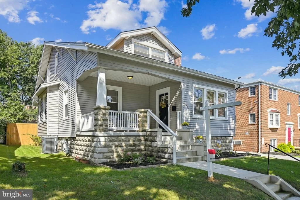 Photo of 607 ALDERSHOT ROAD