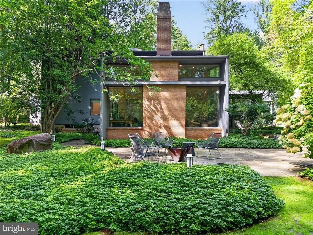 Photo of 24 WHITE OAK DRIVE