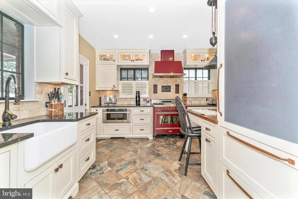 Photo of 402 W 2ND STREET