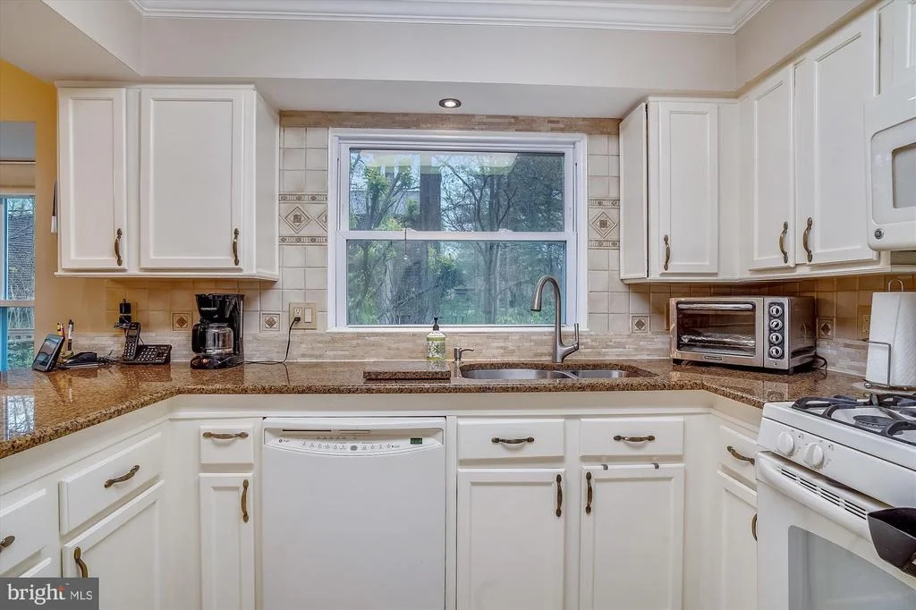 Photo of 2410 HENSLOWE DRIVE