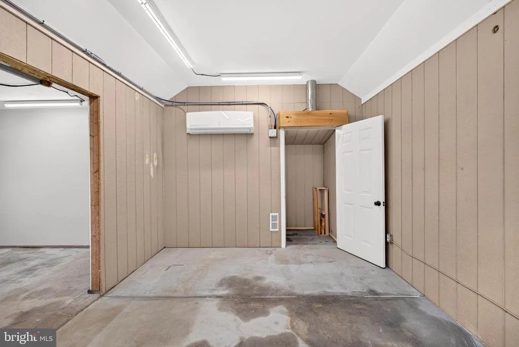 Photo of 4294 WOLF HILL DRIVE