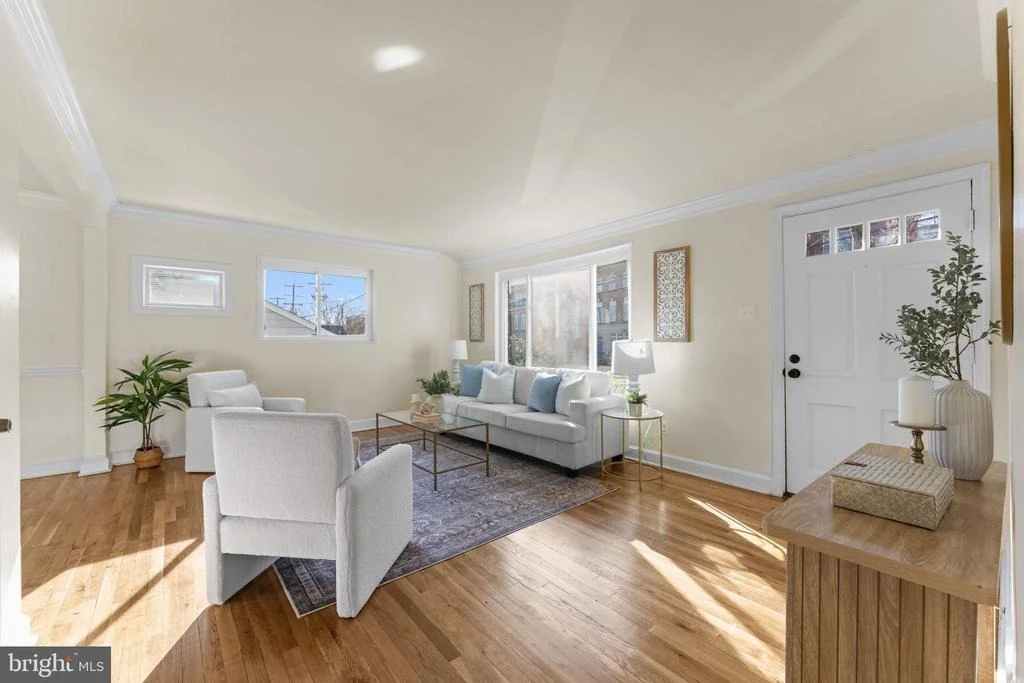 Photo of 11013 AMHERST AVENUE