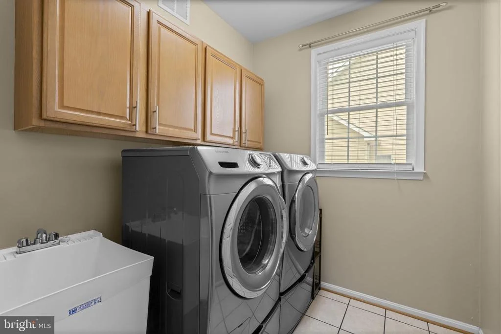 Photo of 439 UNIVERSITY DRIVE