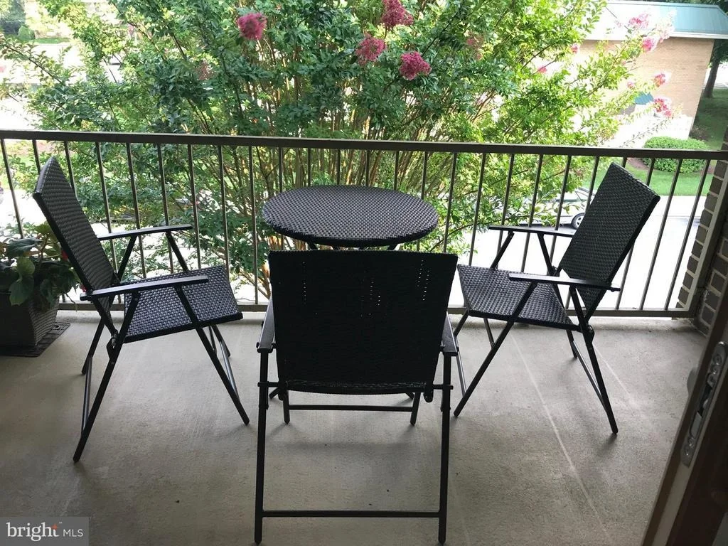 Photo of Unit 712D at 3362 GLENEAGLES DRIVE
