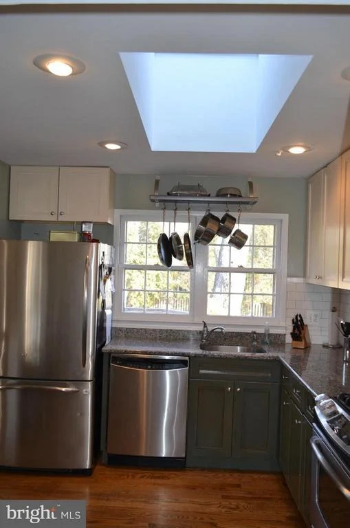 Photo of 1422 MAYFLOWER DRIVE