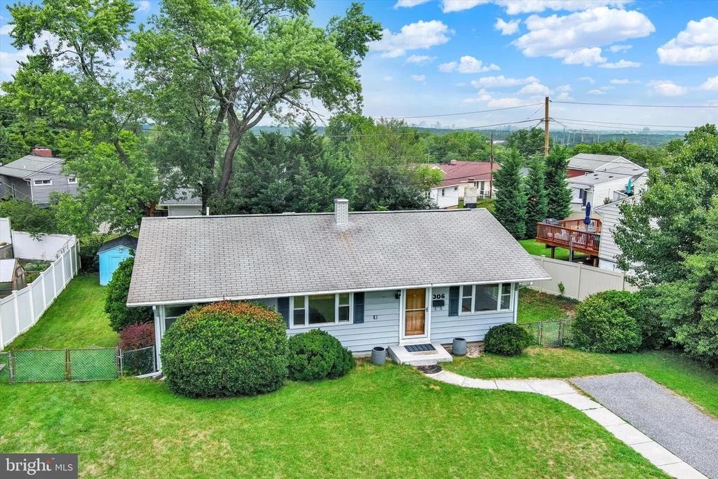 Photo of 306 REGENCY CIRCLE