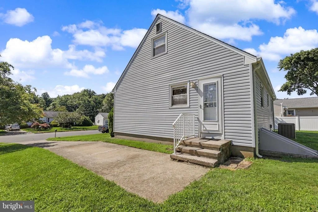 Photo of 16 RUNNING BROOK ROAD