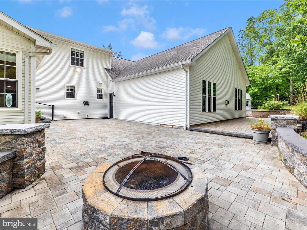 Photo of 6047 QUINN ROAD