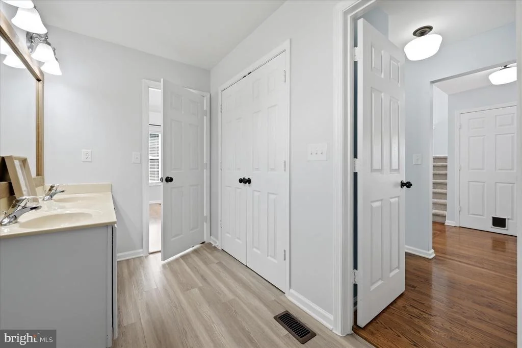 Photo of 282 FORD CIRCLE
