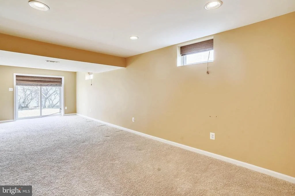 Photo of 2240 W GREENLEAF DRIVE