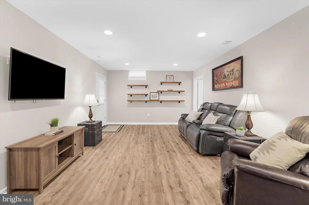 Photo of 527 BAY HILLS DRIVE