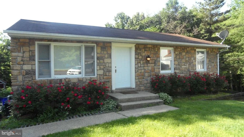 Photo of 202 WINTERGREEN LANE
