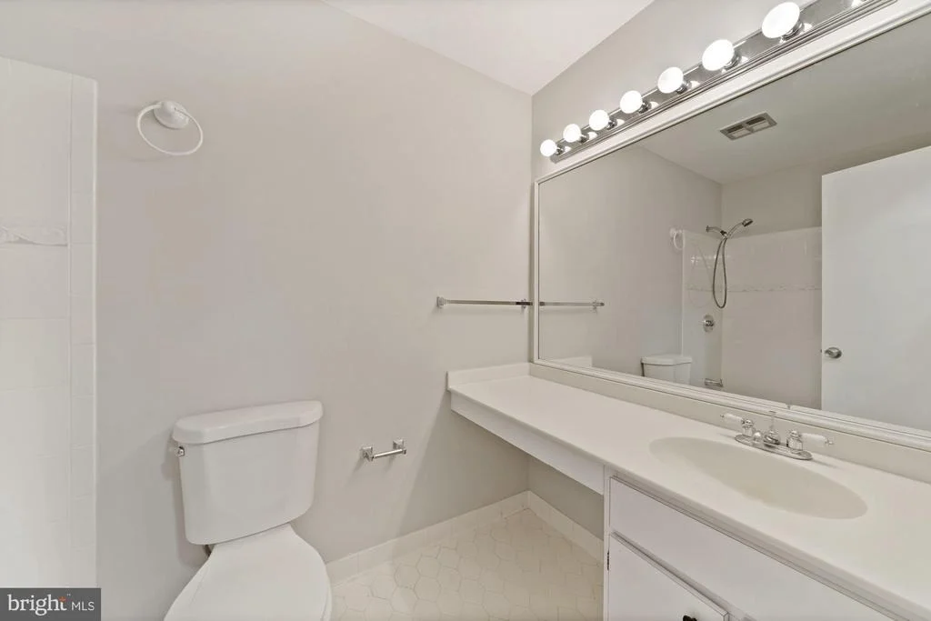 Photo of 1445 LAUREL HILL ROAD
