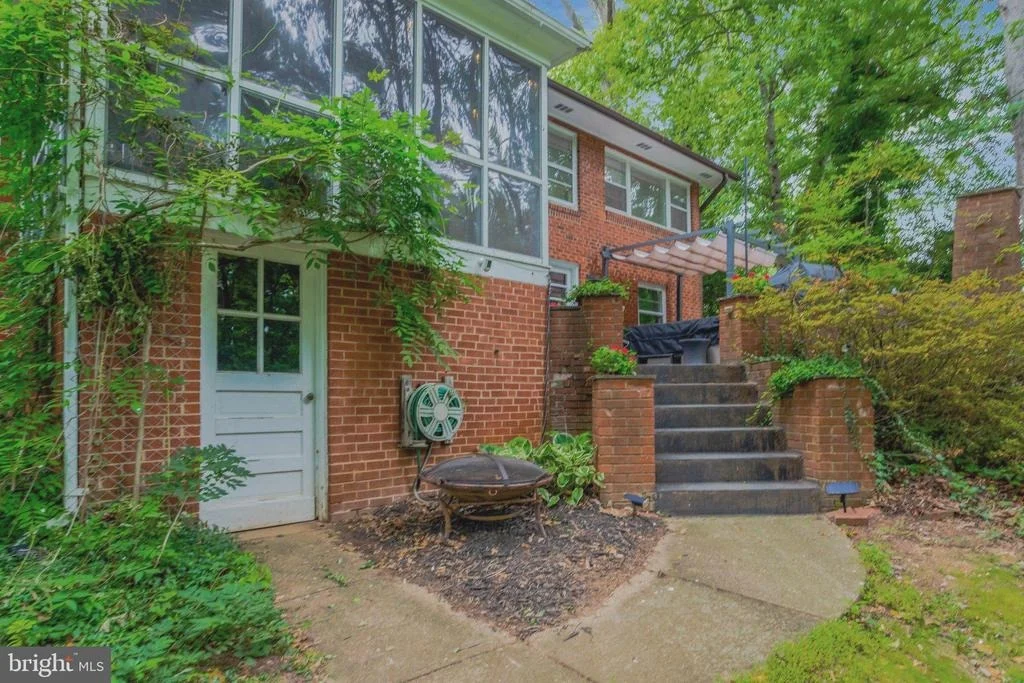 Photo of 9809 ASHBY ROAD