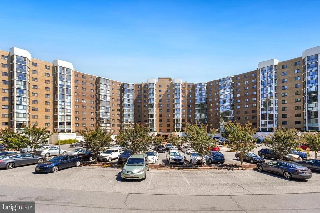 Photo of Unit 4407 at 15100 INTERLACHEN DRIVE