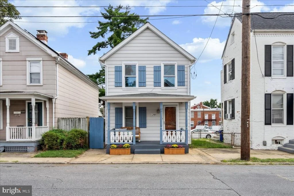Photo of 218 5TH STREET W