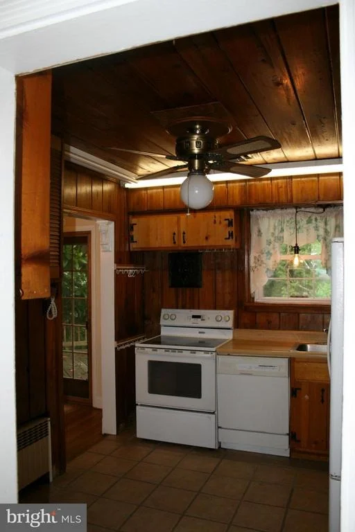Photo of 10911 BORNEDALE DRIVE