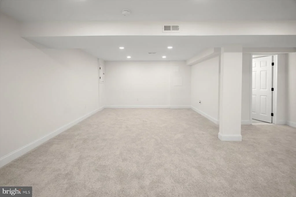 Photo of 5918 SOUTHGATE DRIVE