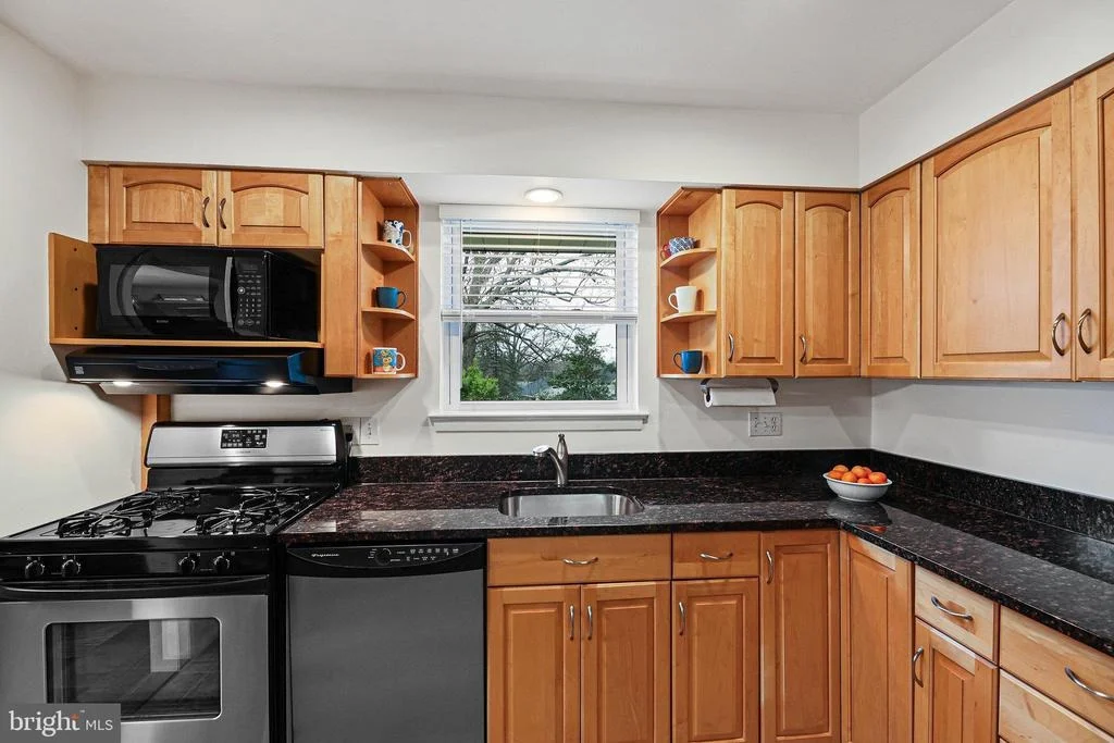 Photo of 4616 EXETER STREET