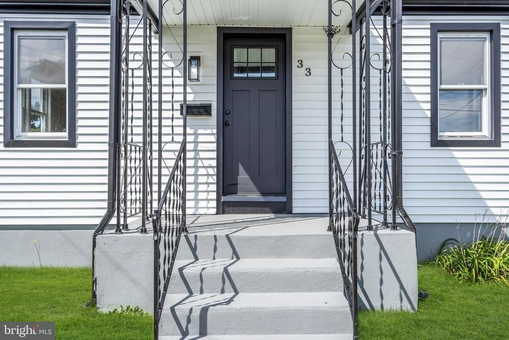 Photo of 33 MORRIS AVENUE