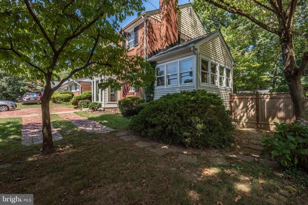 Photo of 1517 FOREST GLEN ROAD