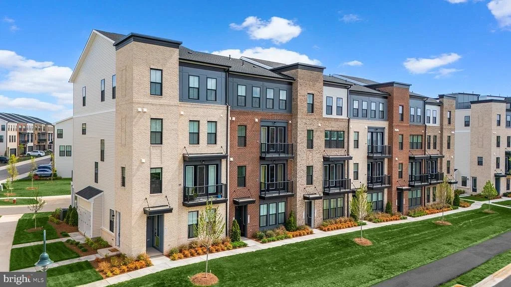 Photo of 43305 FARRINGDON SQUARE