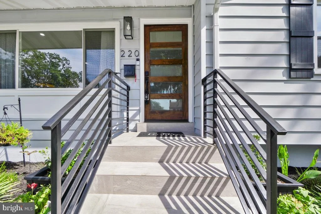 Photo of 220 HUTTON STREET
