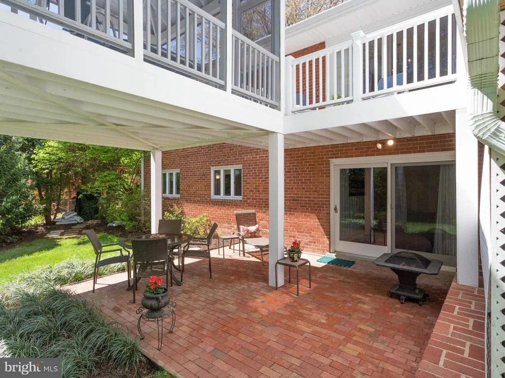 Photo of 1827 DEER DRIVE
