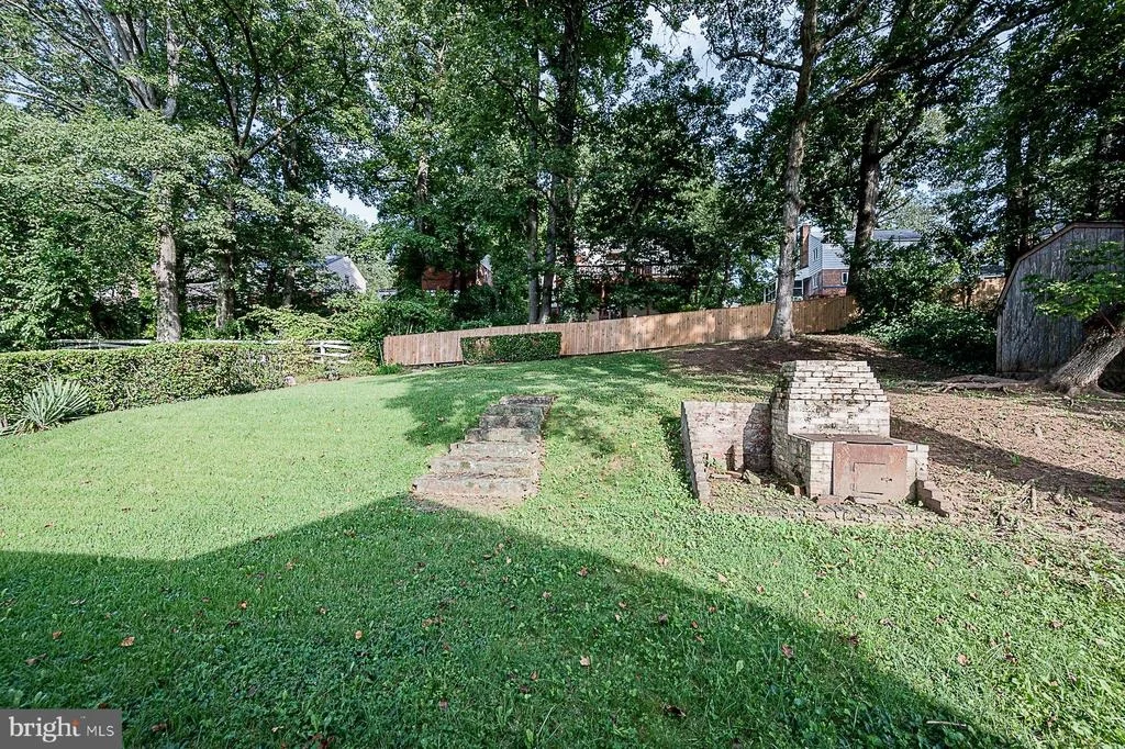 Photo of 2501 VALLEY WAY