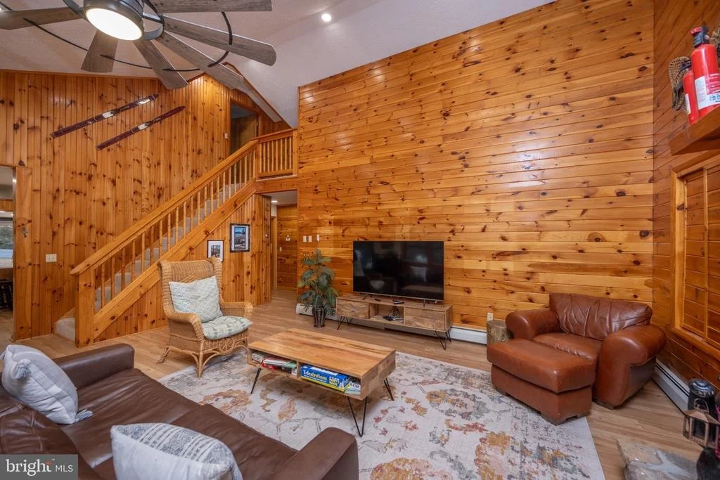 Photo of 526 GLEANINGS DRIVE