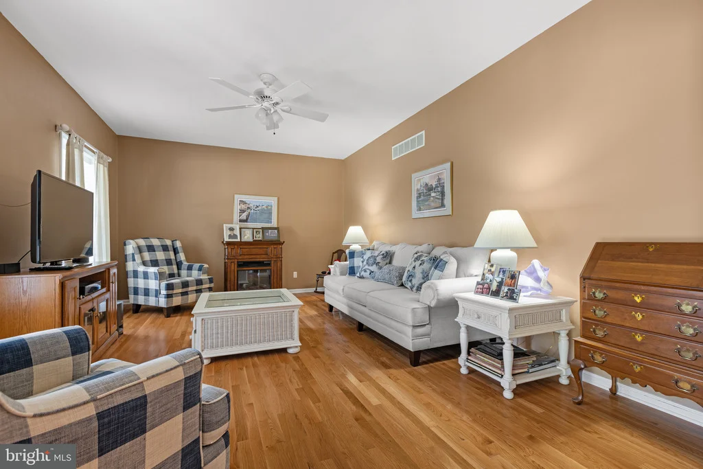 Photo of 33 SIOUX DRIVE