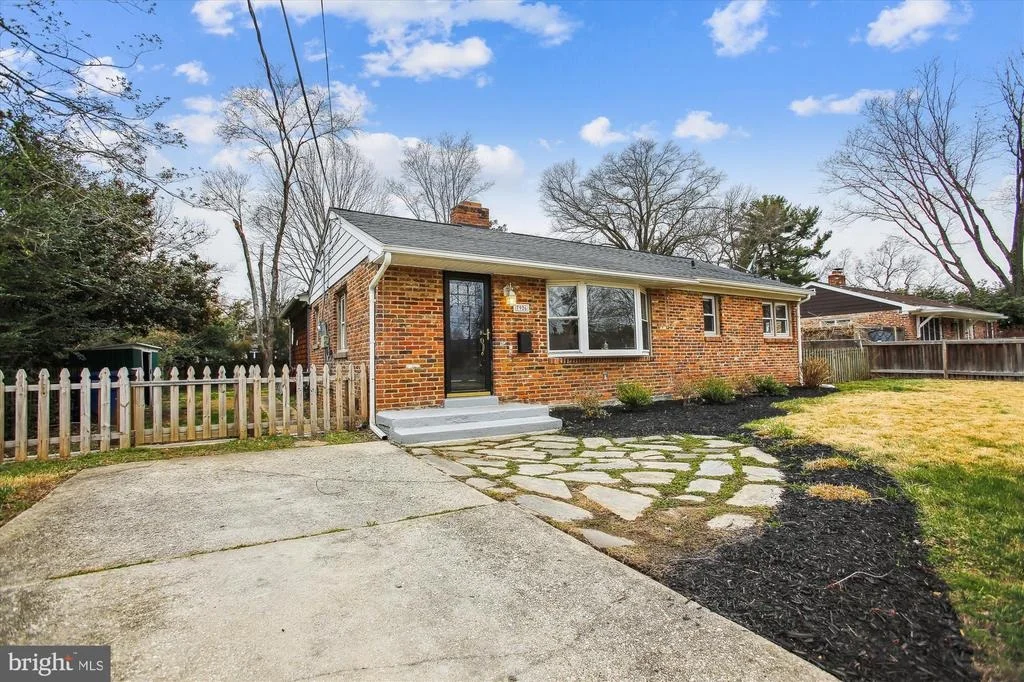 Photo of 7926 JACKSON ROAD