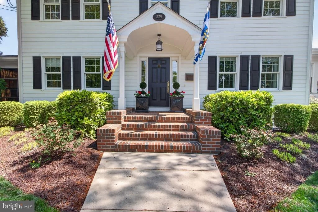 Photo of 829 SAVANNAH ROAD