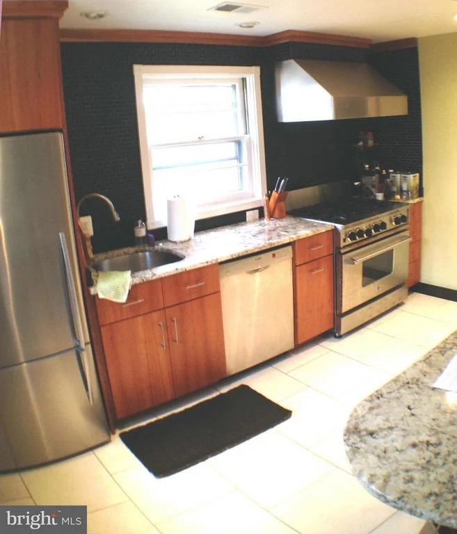 Photo of 17 13TH STREET E