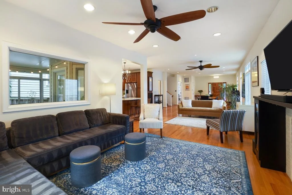 Photo of 412 SILVER SPRING AVENUE