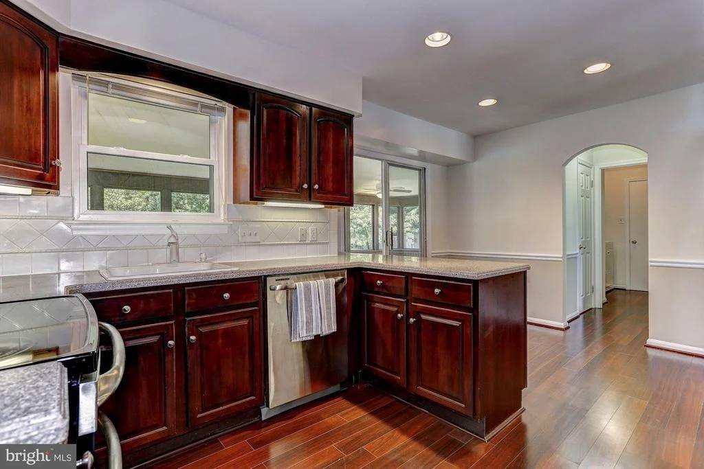 Photo of 18312 QUEEN ELIZABETH DRIVE
