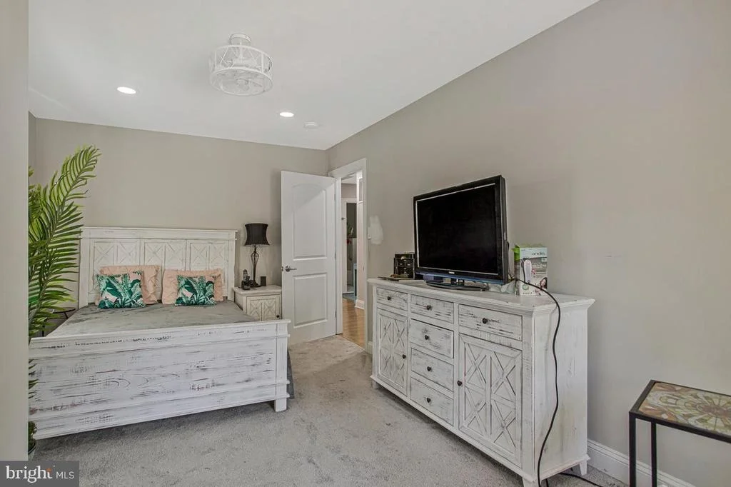 Photo of 4912 MARINERS DRIVE