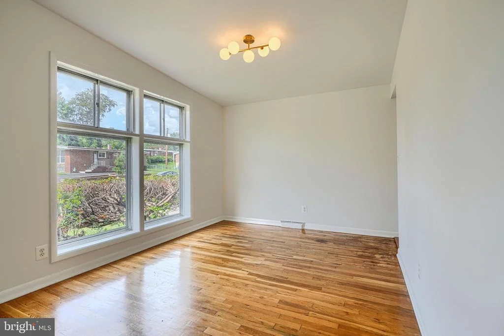 Photo of 2421 FOREST GREEN ROAD