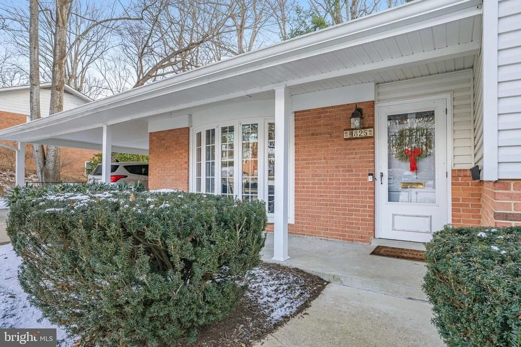 Photo of 4825 KINGSTON DRIVE