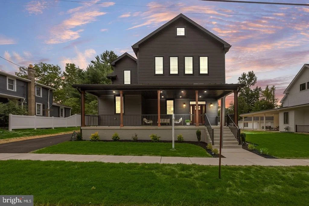 Photo of 8 CHAPEL AVE