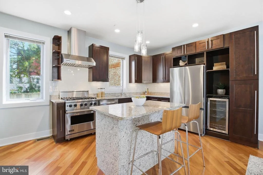 Photo of 915 3RD STREET NE
