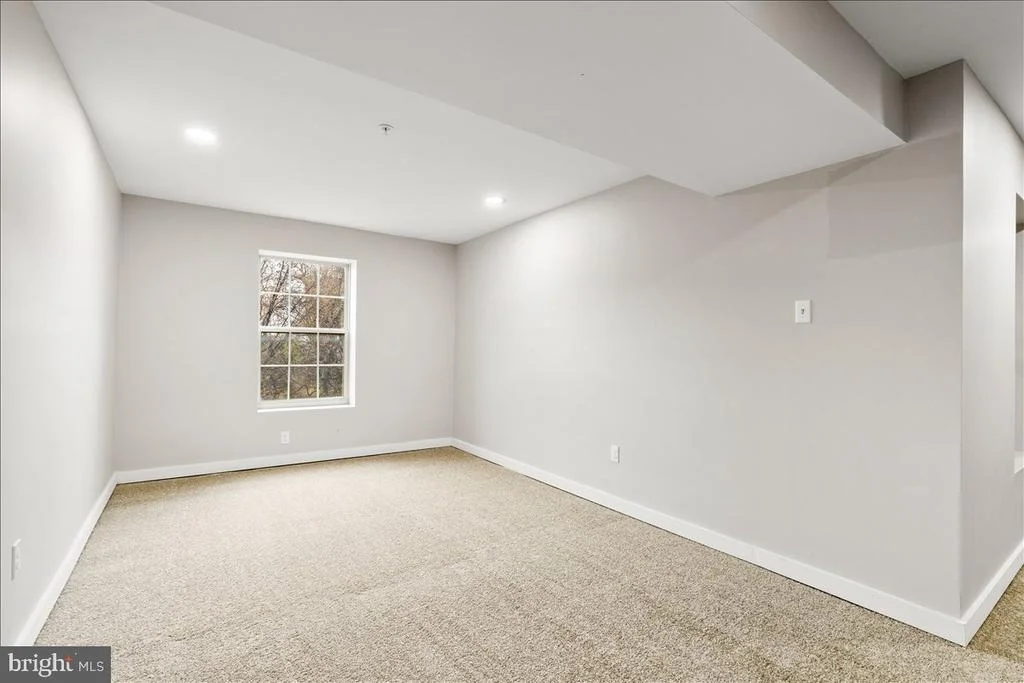 Photo of 1010 SAXTON DRIVE